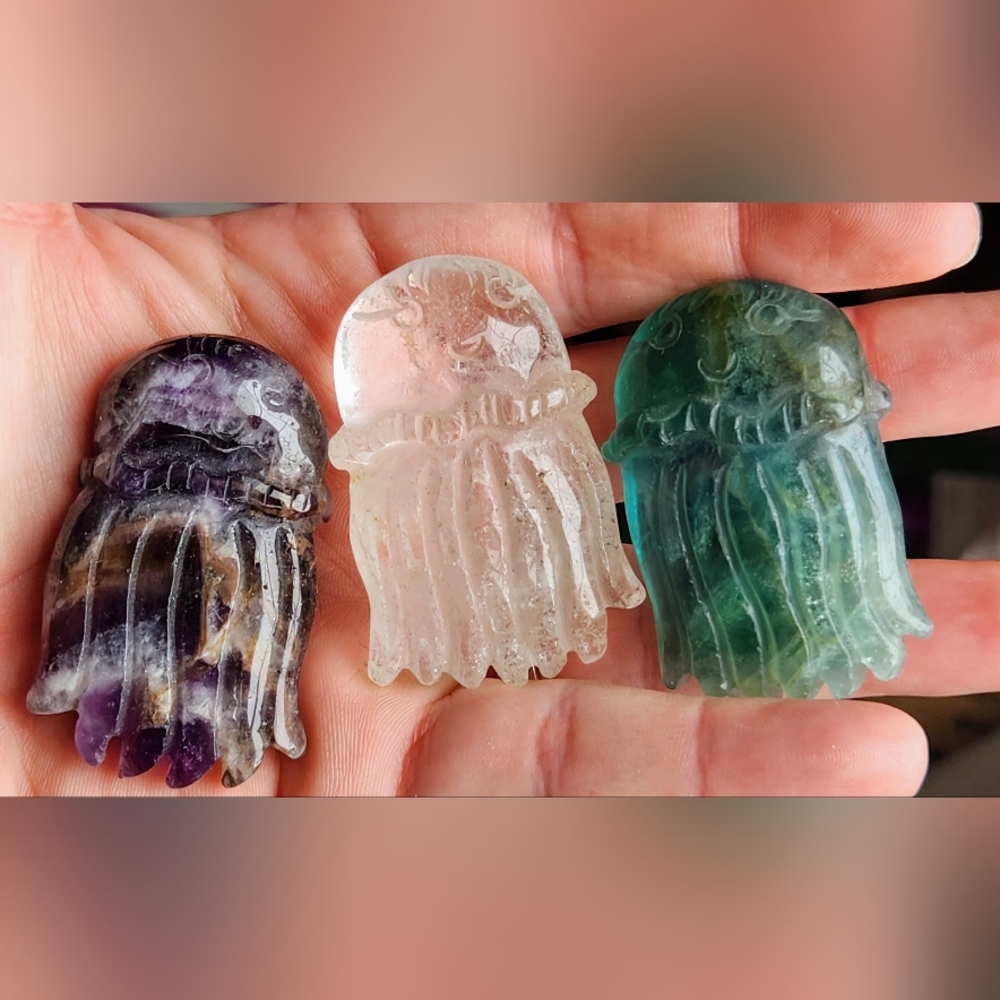 Genuine Crystal Jellyfish Carvings. Amethyst, Quartz, Fluorite - Picture 8 of 10
